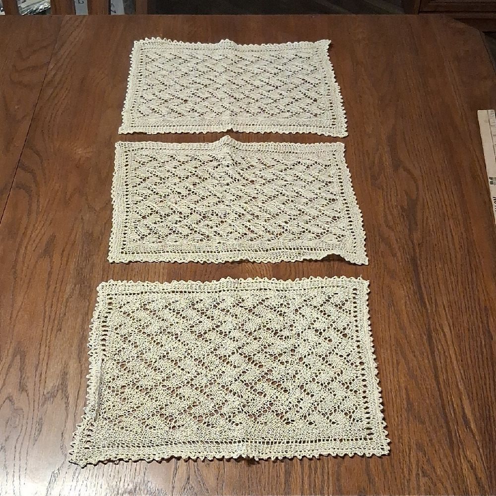 Set Of 3 Elegant vintage crocheted ecru Lace Placemats